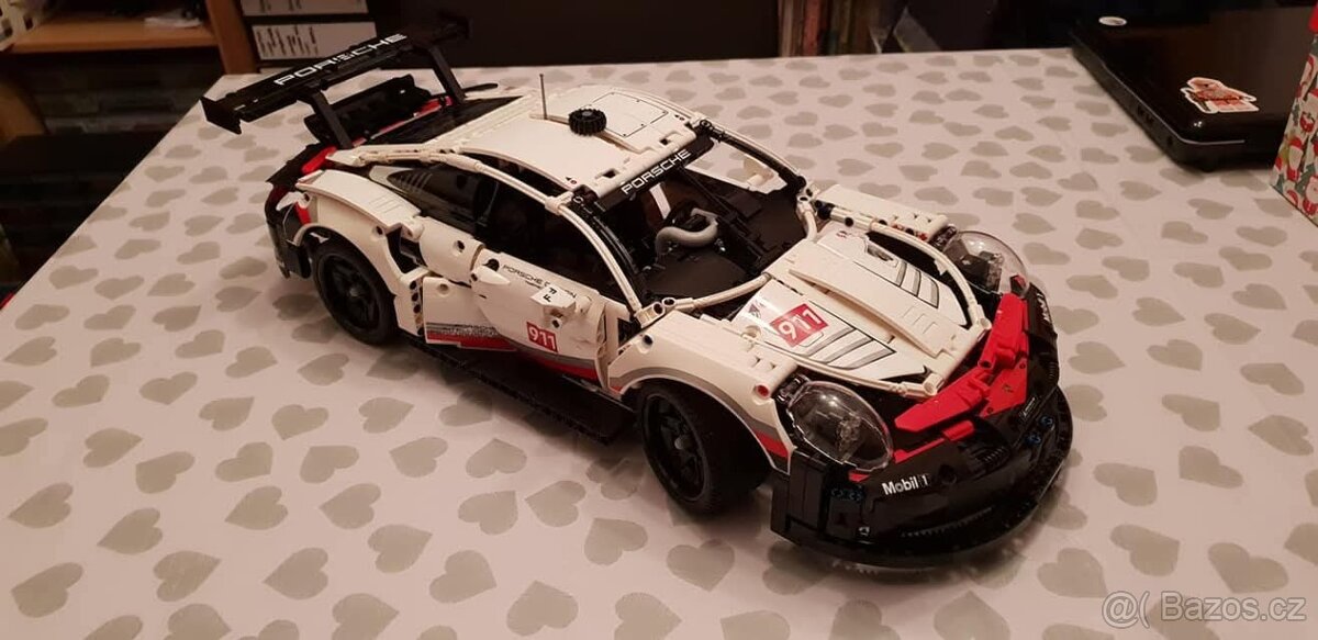 Stavebnice Porsche 911 RSR – plně kompatibilní s LEGO 42096