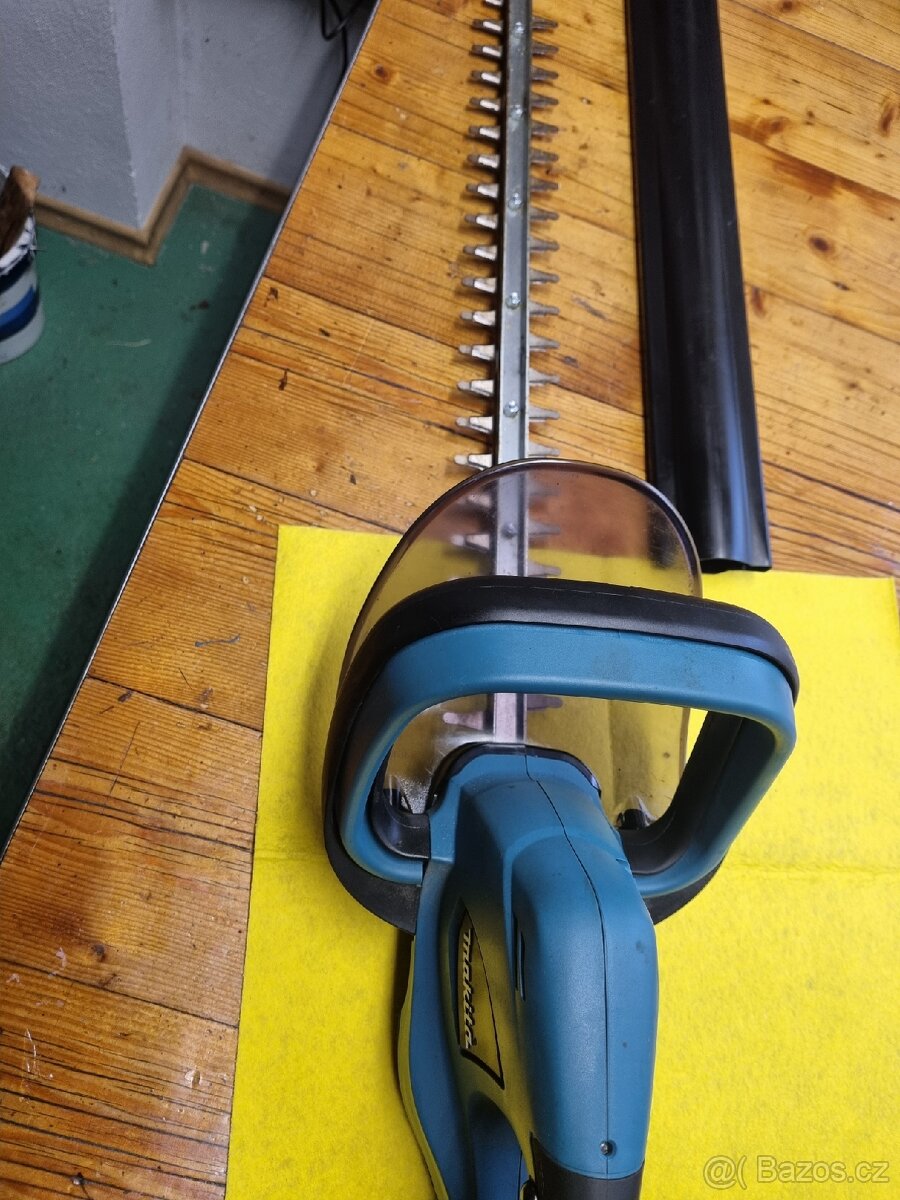 Prodám aku nůžky na živý plot Makita.