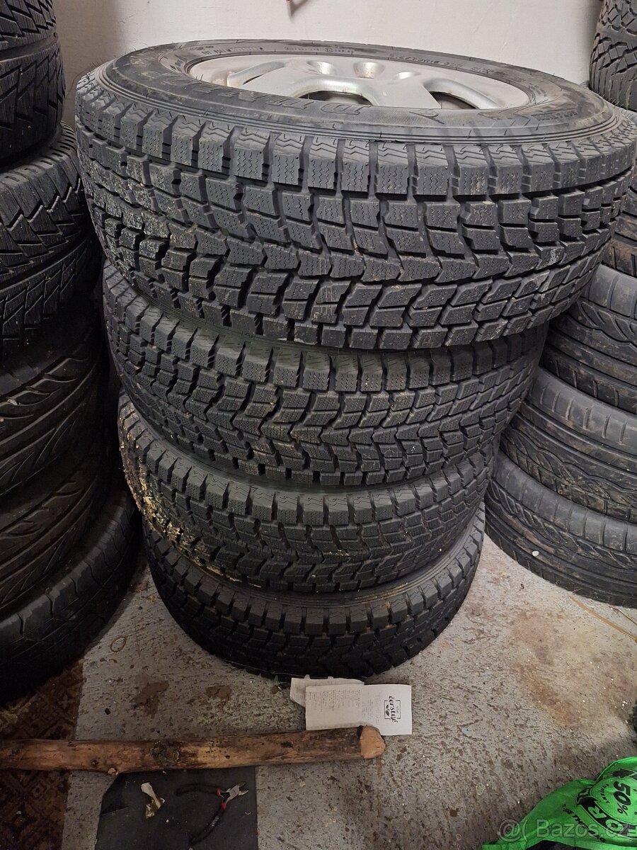 Kola 5x114,3 + pneu 215/70 R15 Zimní pneumatiky.