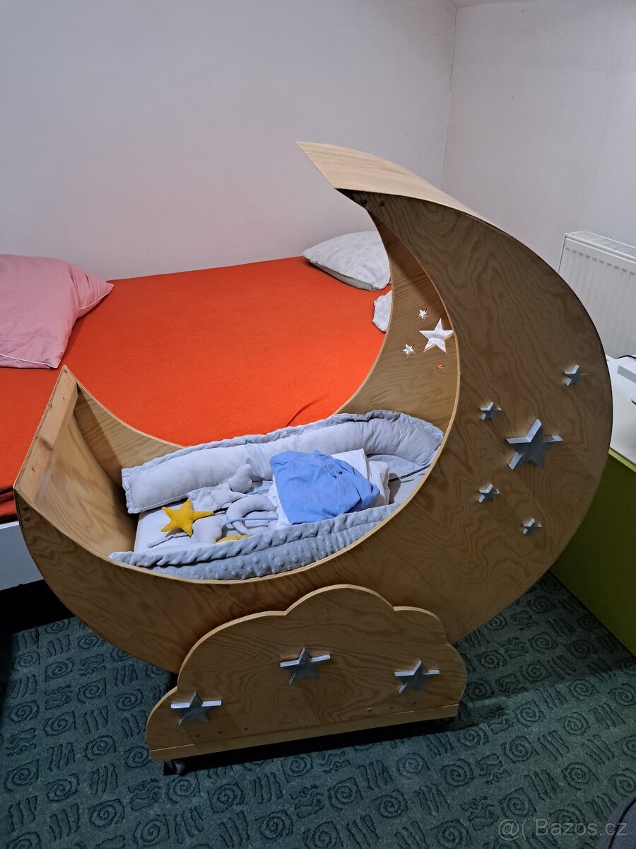 Dřevěná kolébka pro miminko