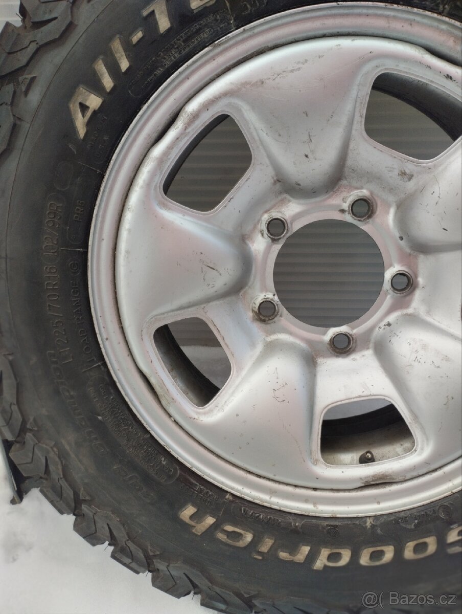 225/70 r16C suzuki grand vitara