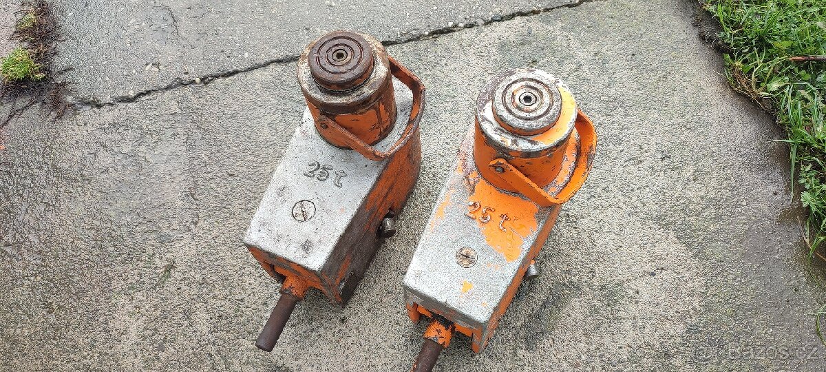 Hydraulický zvedak Brano 25 t.
