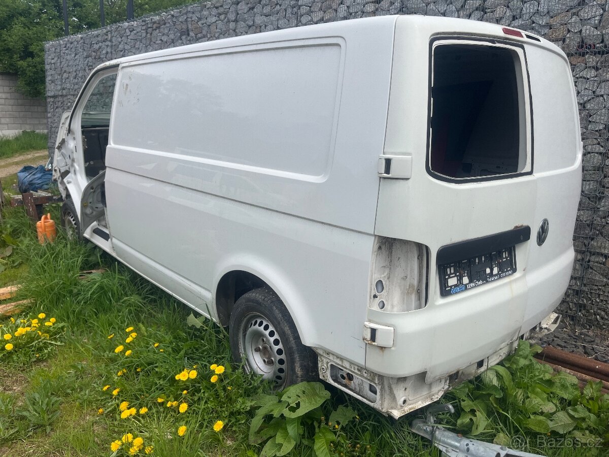 Vw Transporter T5 T5.1 Long karoserie 2012 bez koroze