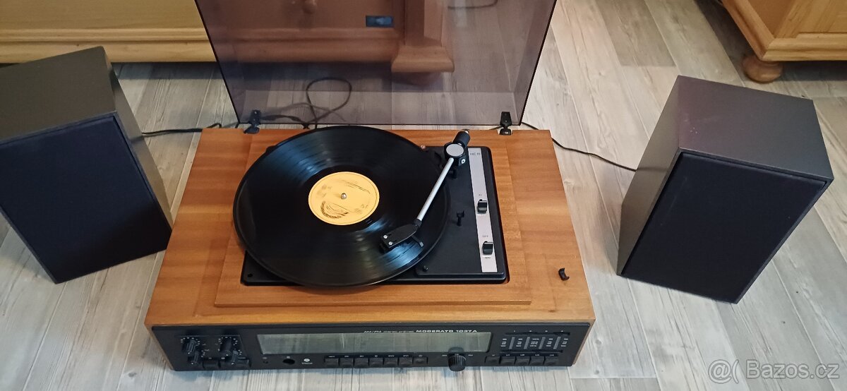 GRAMOFON TESLA MODERATO 1037A + REPROBEDNY