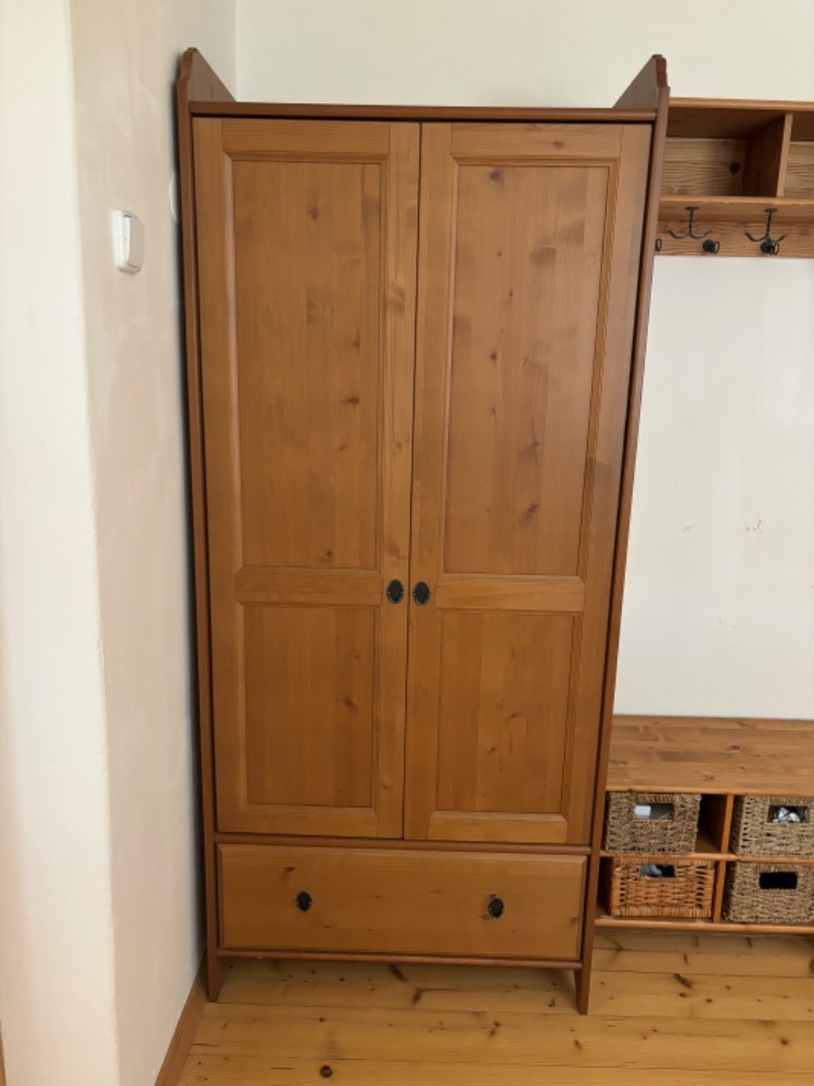 Skříň Leksvik IKEA, masivní borovice, mořidlo antik