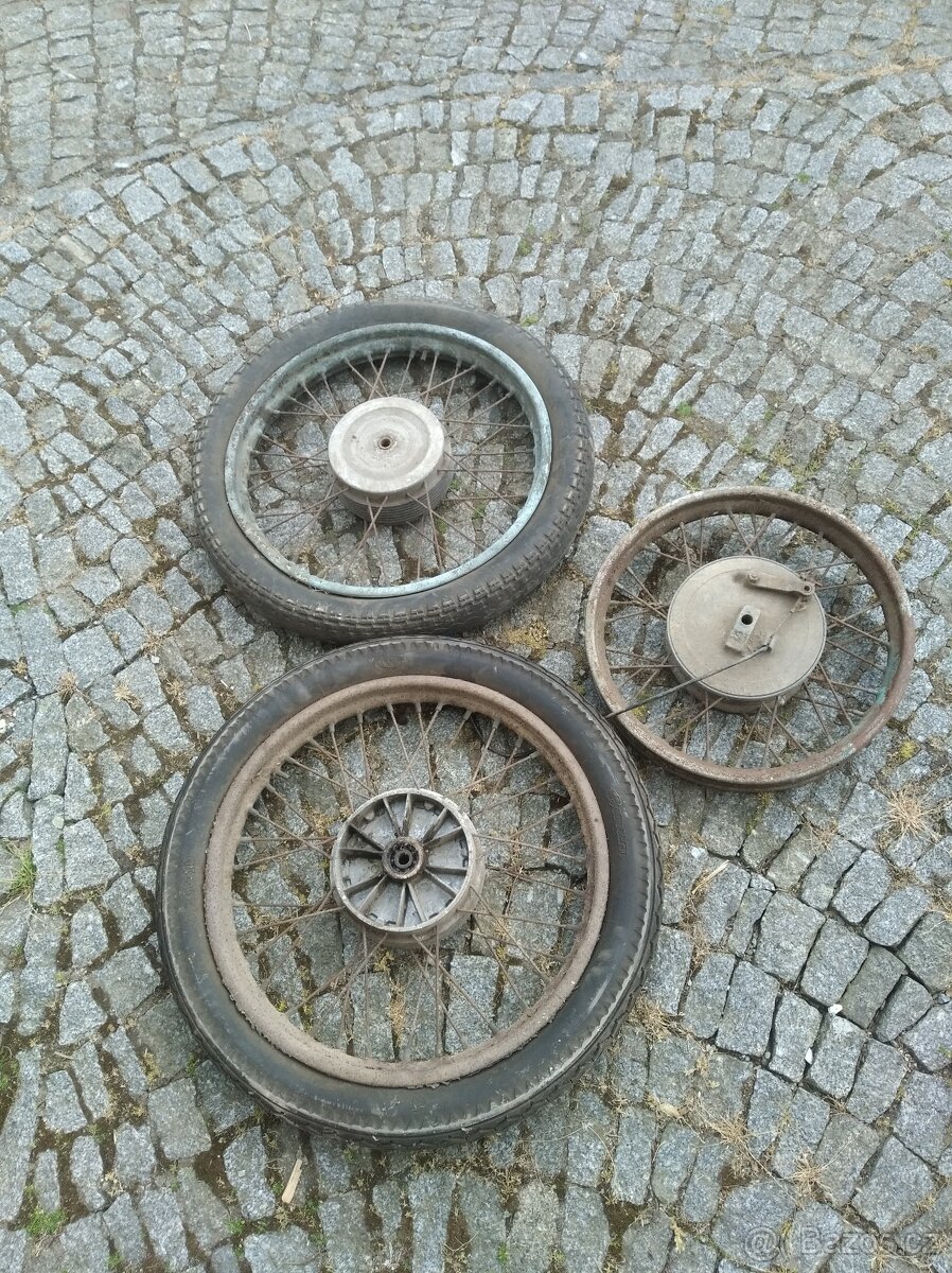 Kola na motorku