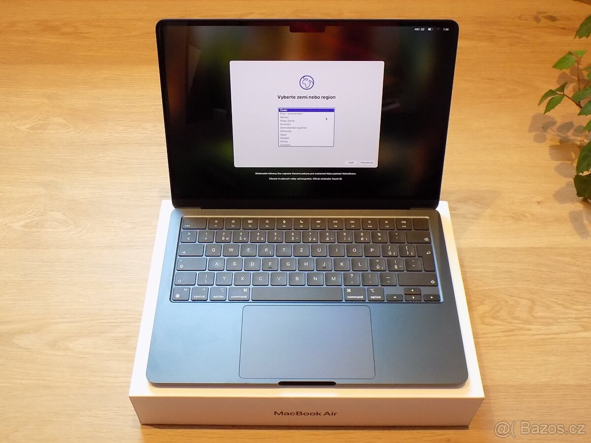 APPLE MacBook Air 13,6" (2022) / M2 / 8GB RAM / 256GB / CZ