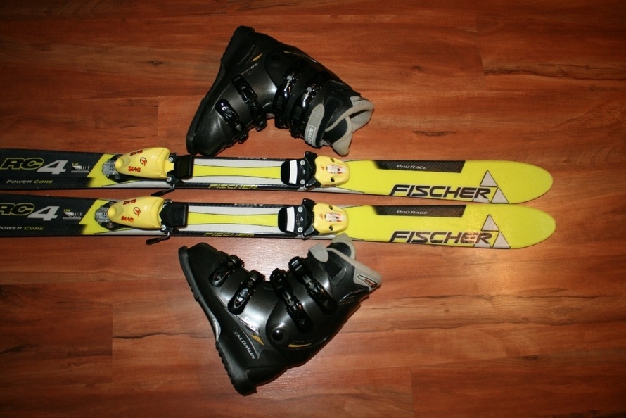detské lyže Fischer 118 cm , lyžiarky Salomon