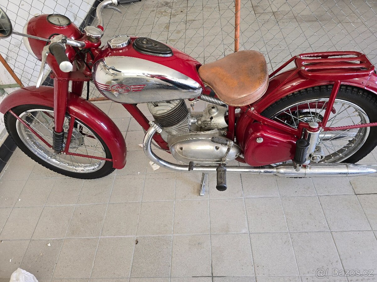 Jawa 250 pérak