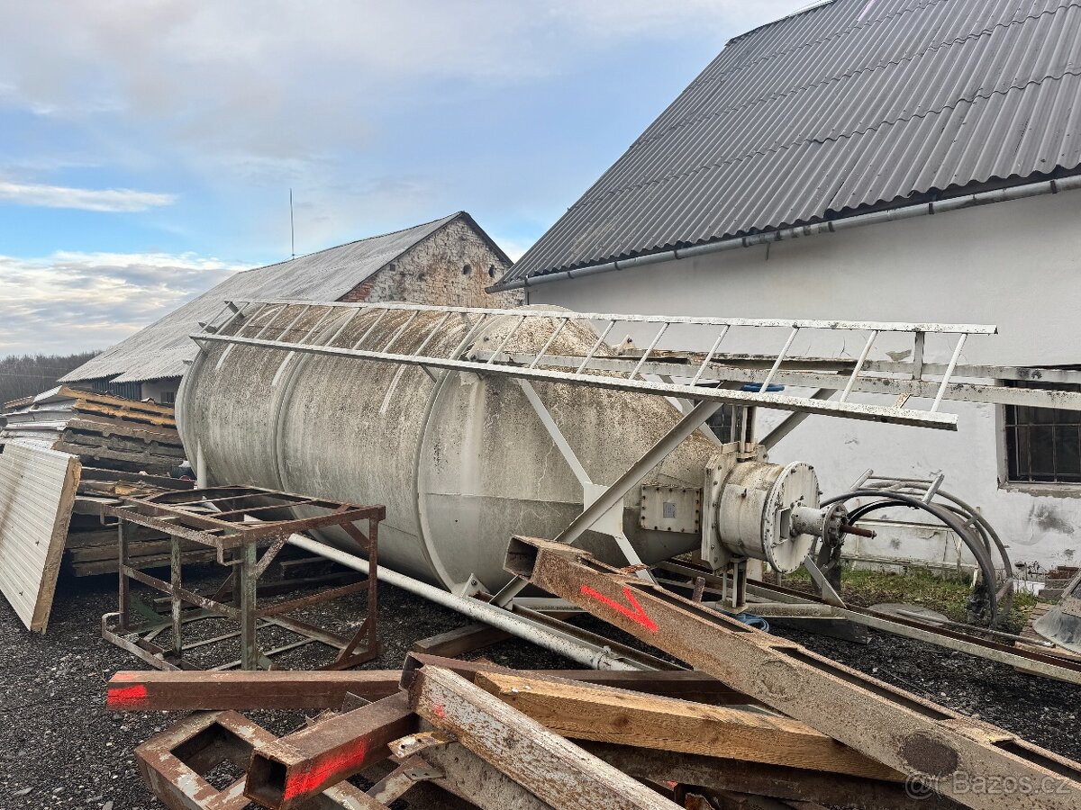 Silo na cement, maltoviny, krmiva.
