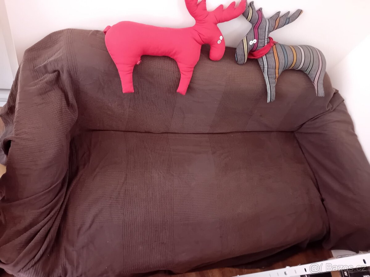 Daruji starý gauč IKEA