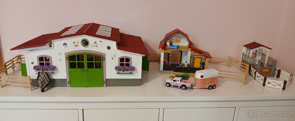 Staj Schleich a Playmobile