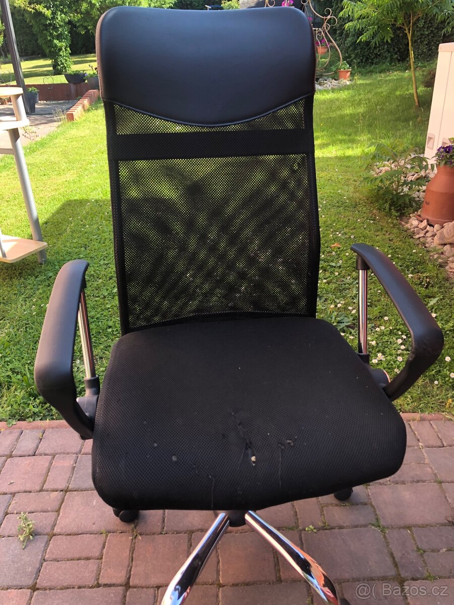 Židle kancelářská nebo školní
