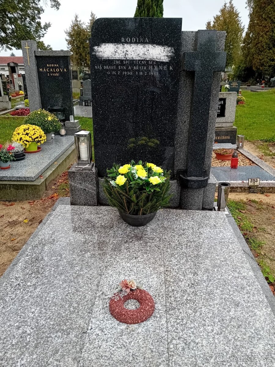 Hrob ve Stráži nad Nežárkou kousek od Třeboně