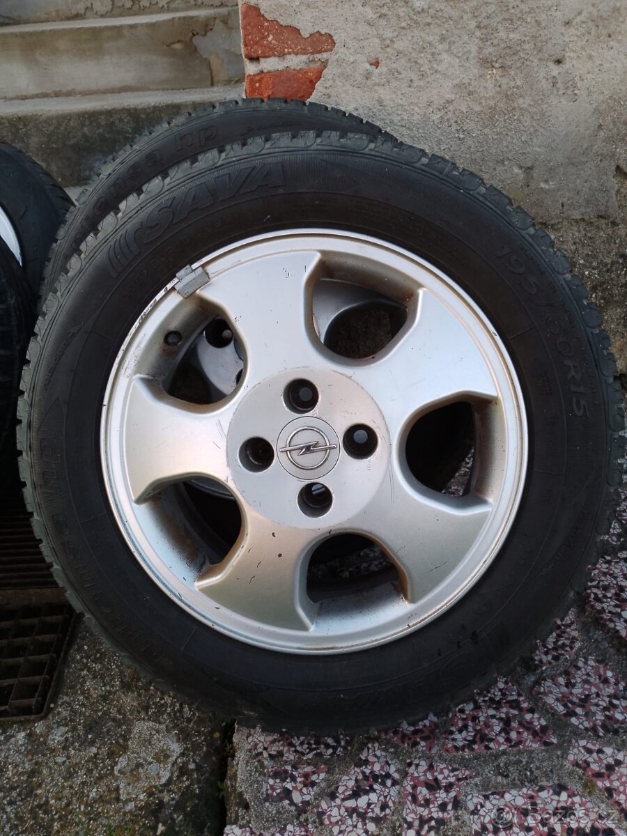 Opel Astra litá kola s pneumatikami 195/60 R15