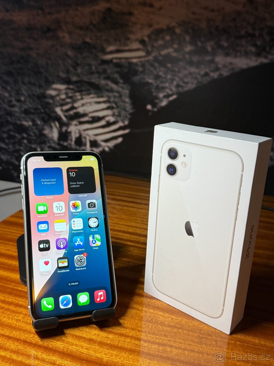 iPhone 11 64 GB v bílé barvě – dobrý stav, s krabičkou