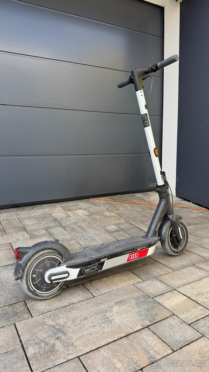 Elektrokoloběžkou eScooter AUDI
