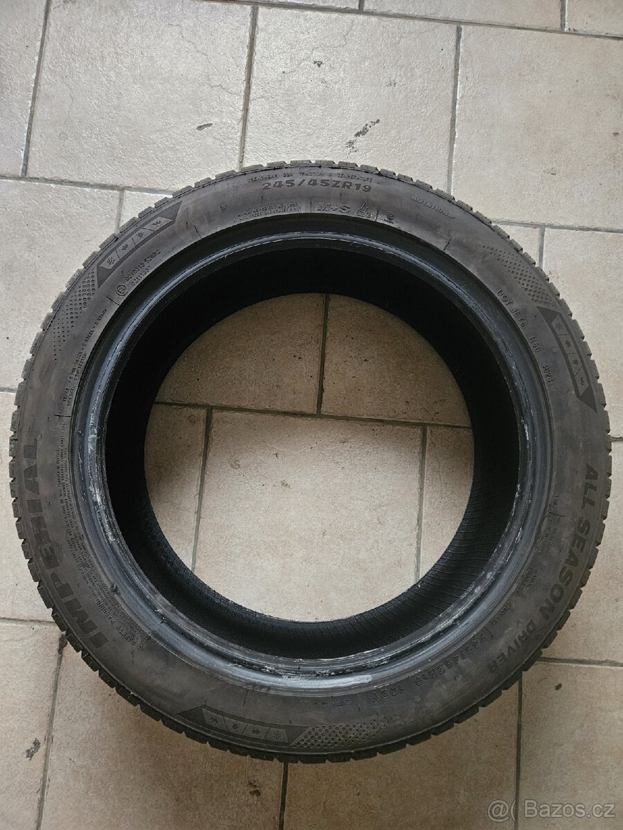 Pneu 245/45R19