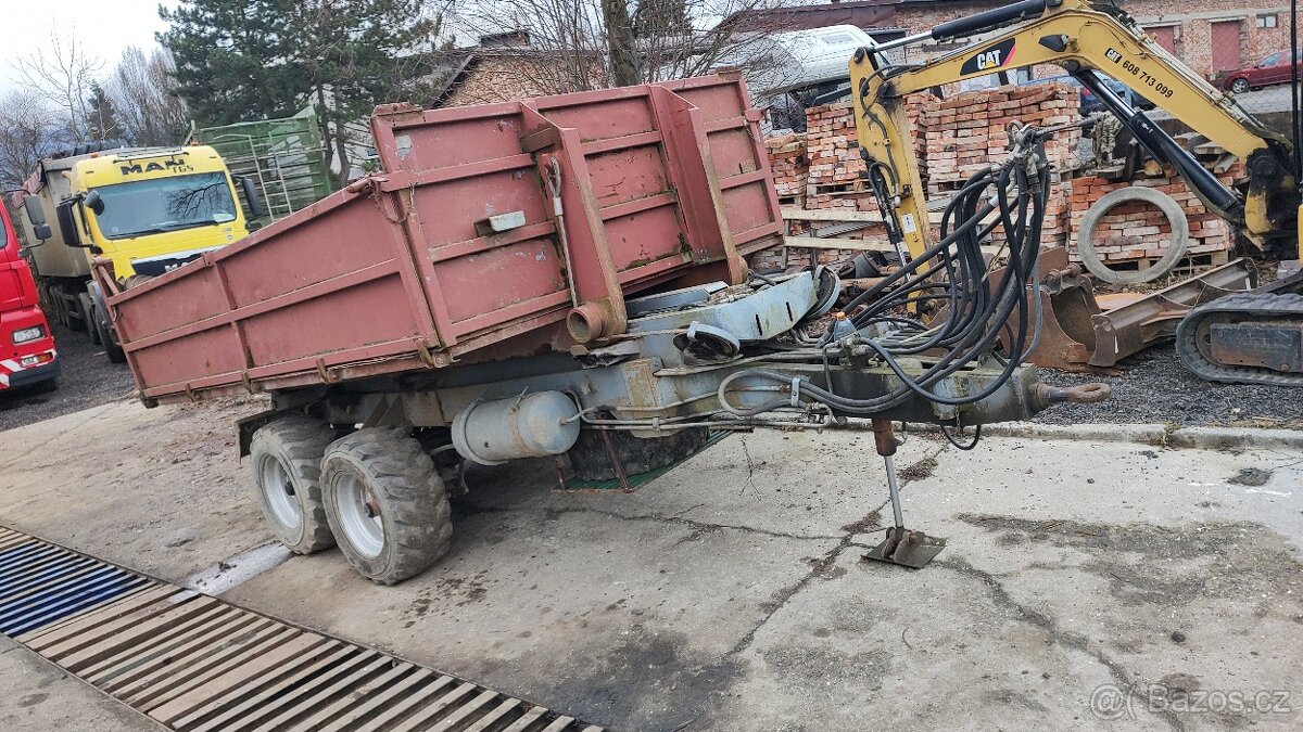 Nosí. Kontejnerů za traktor