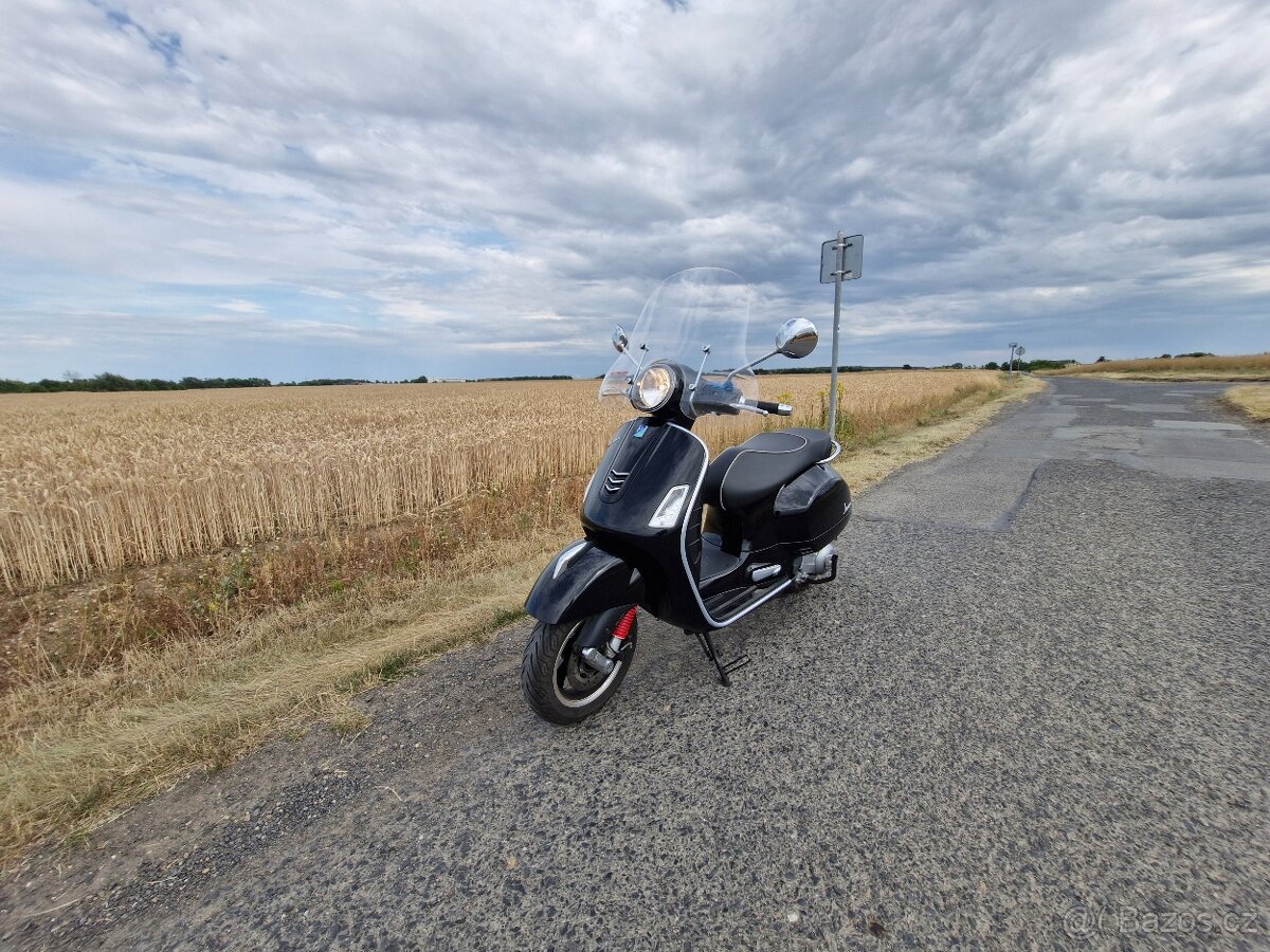 Vespa GTS 300 Super – 7000km – Akrapovič