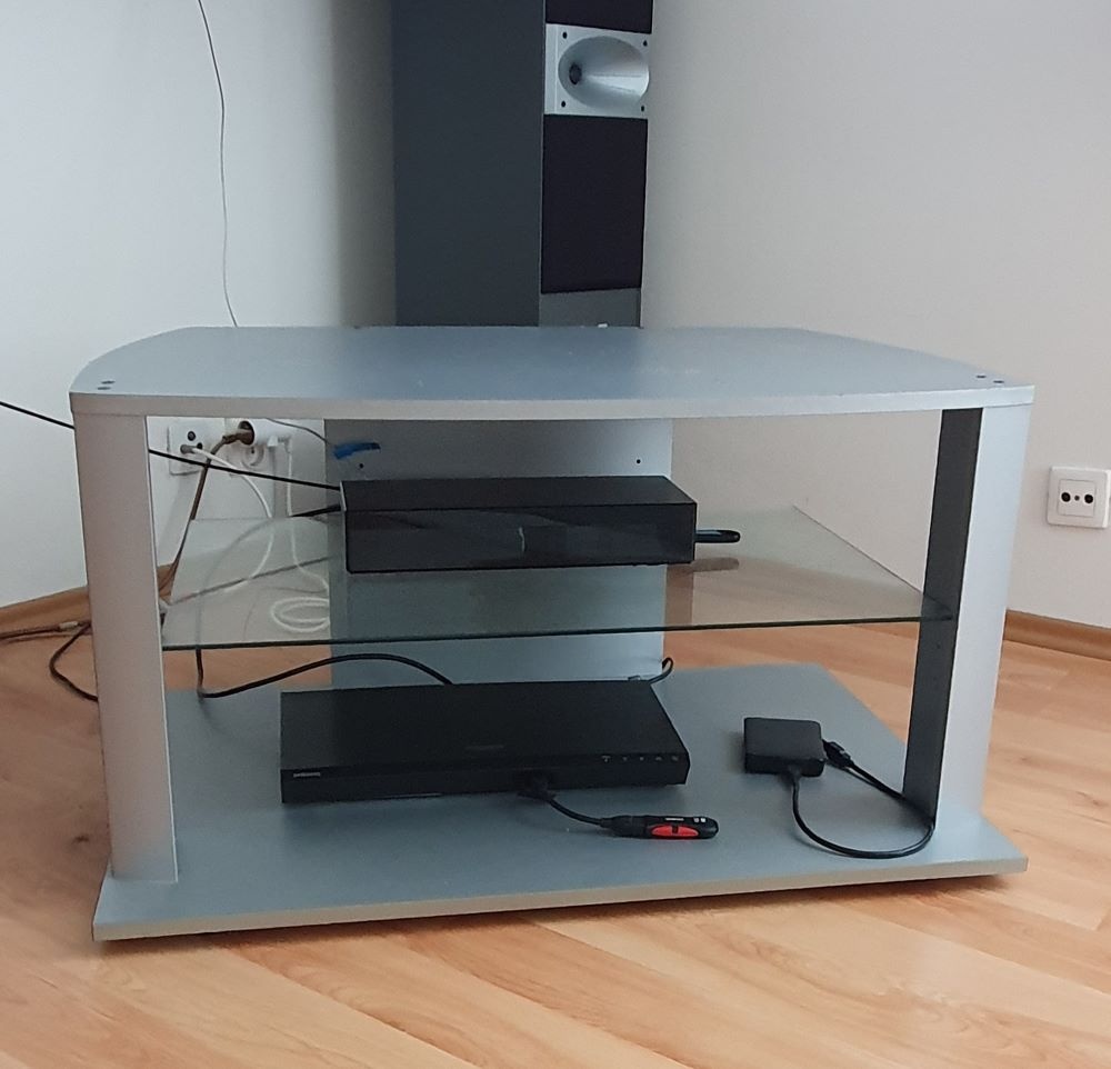 TV STOLEK