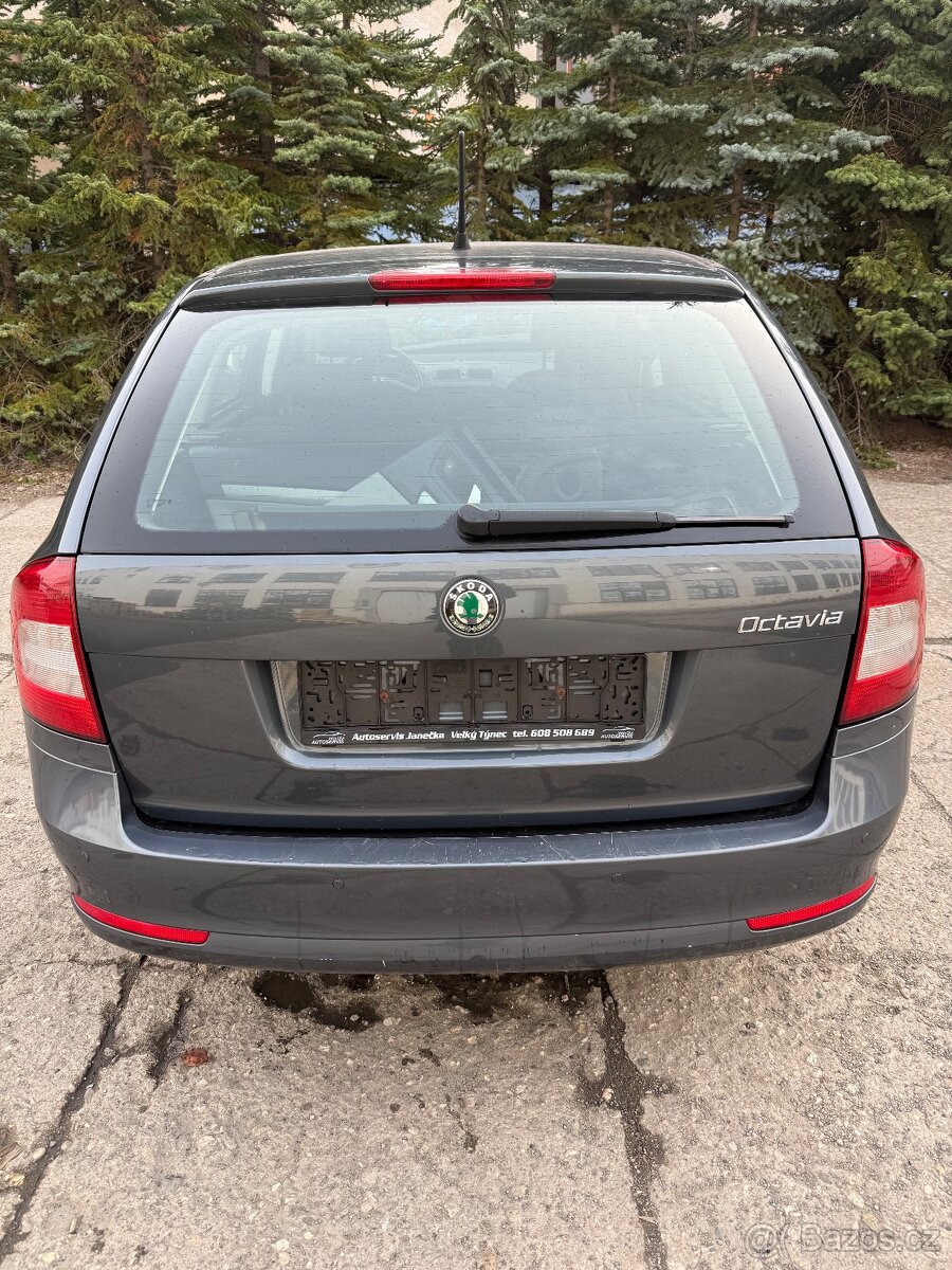Zadní část + světlý interiér Octavia 2 Facelift