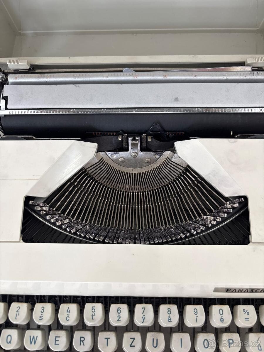 Psací stroj PANASCRIPT 025