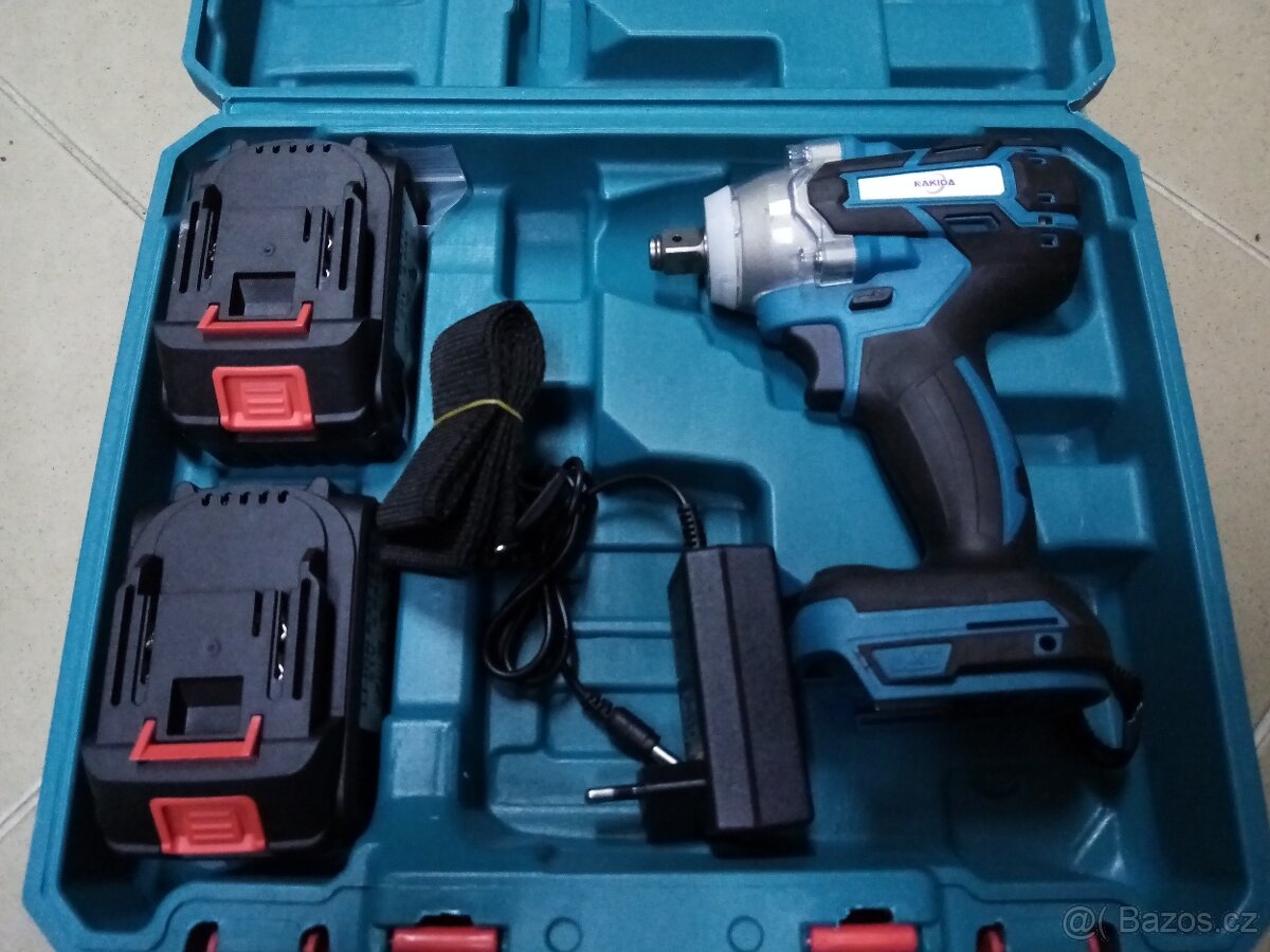 AKU rázový utahovák