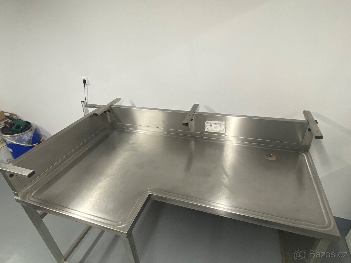 Nerezový stůl