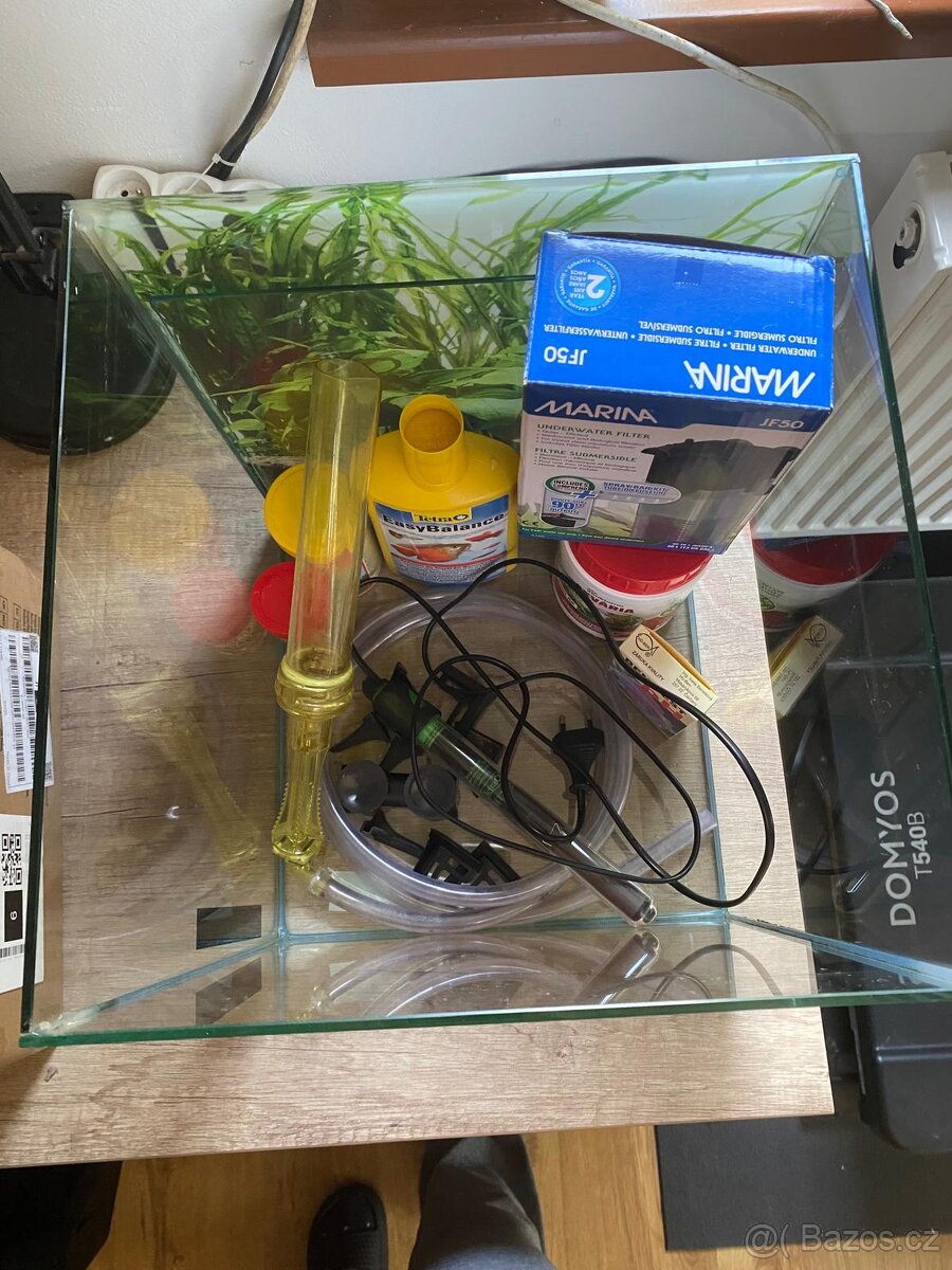Akvárium s výbavou