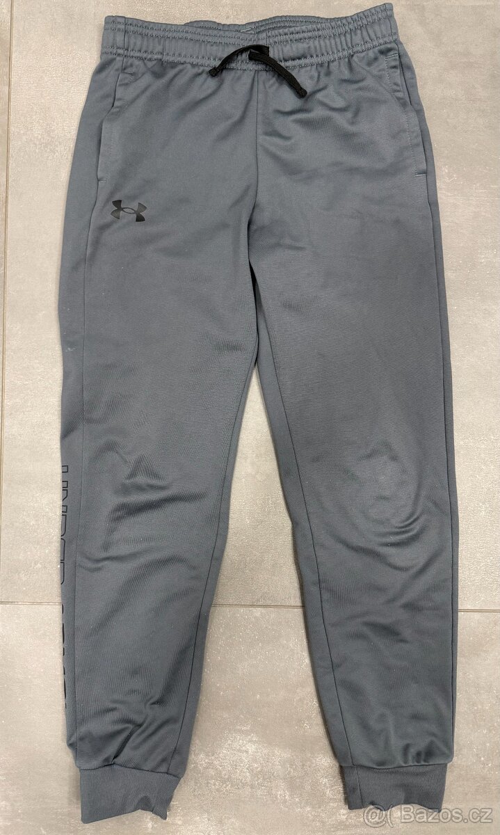 Tepláky Under Armour, vel. 137-147 cm