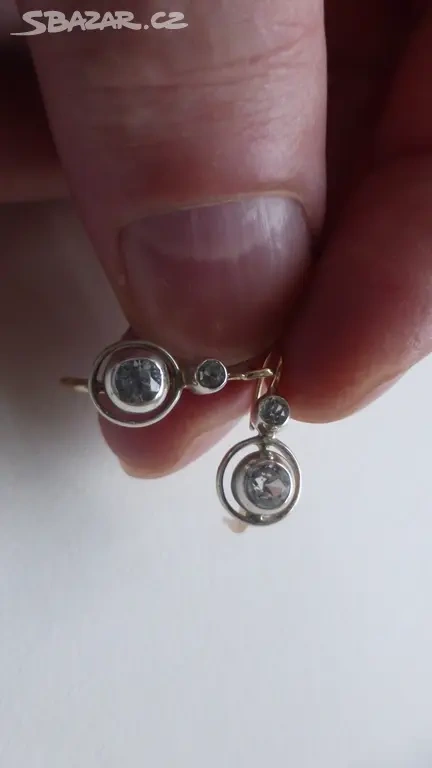 ZLATE DAMSKE NAUSNICE SE SAFIRY RAKOUSKO UHERSKO