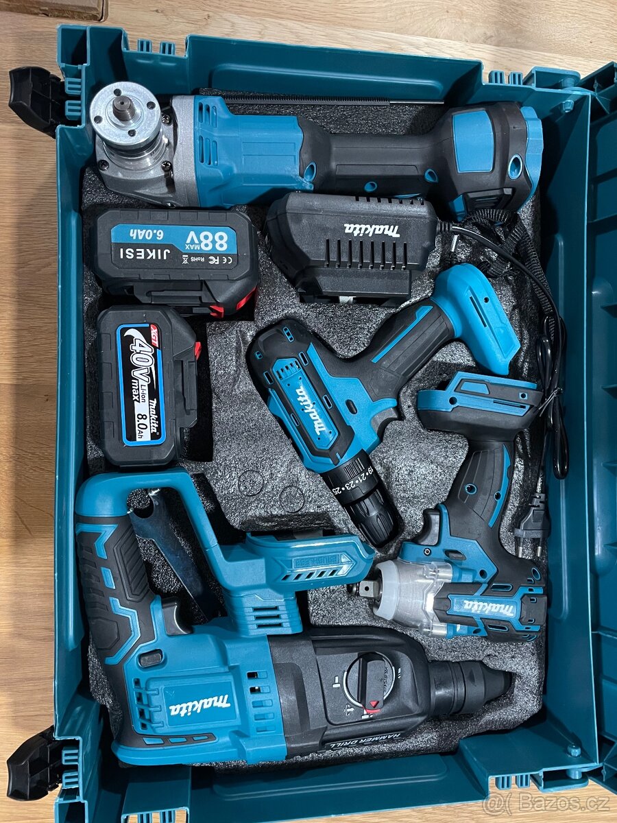 Velká sada aku nářadí