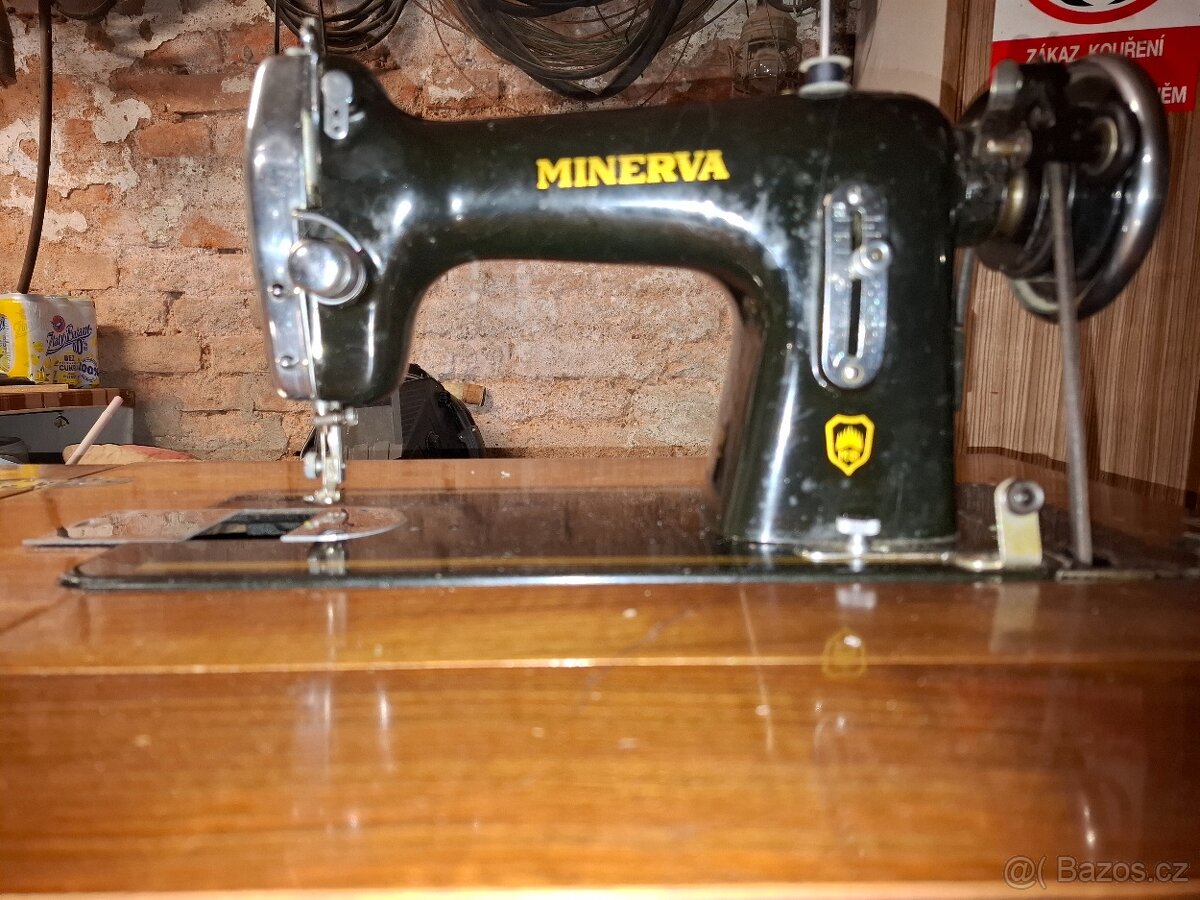 Prodám starý šicí stroj