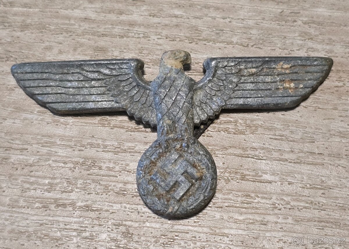 Politická orlice NSDAP z brigadýrky - výkopek