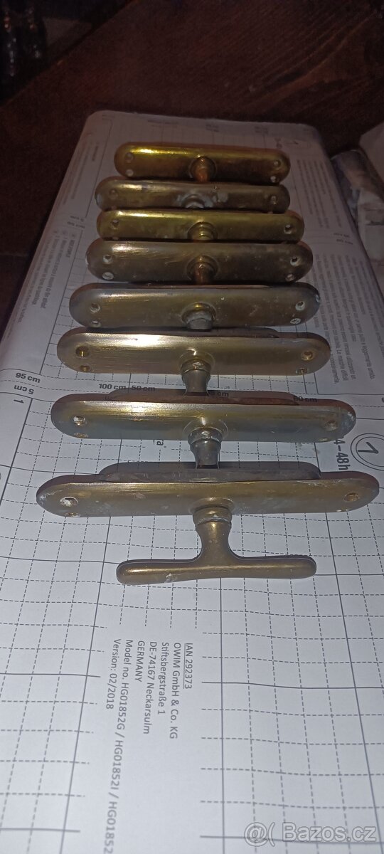 Staré mosazné kování,kliky kličky. 8x.
