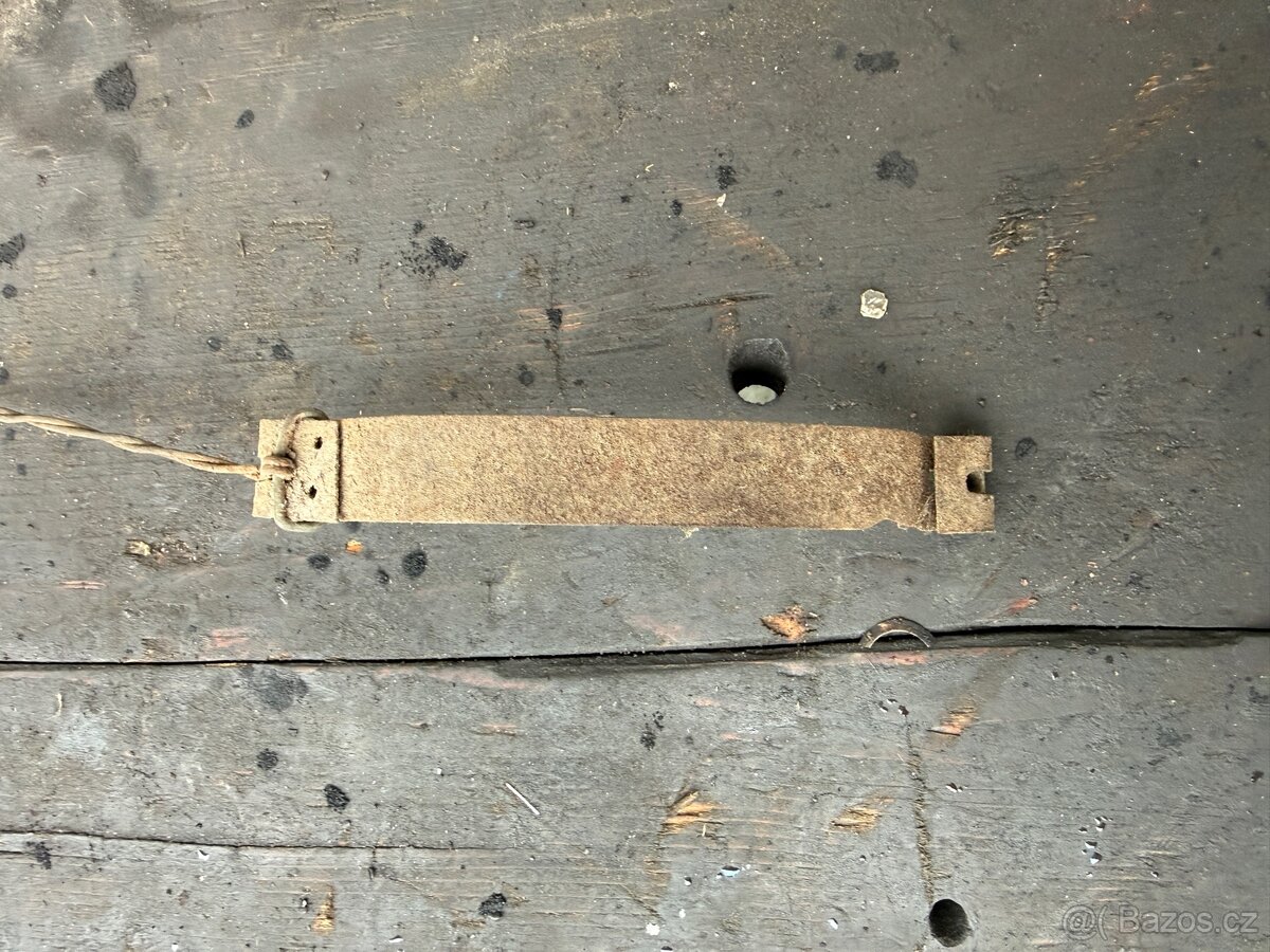 Předvalečká Jawa, Čz, atd… - držák dynama/magneta