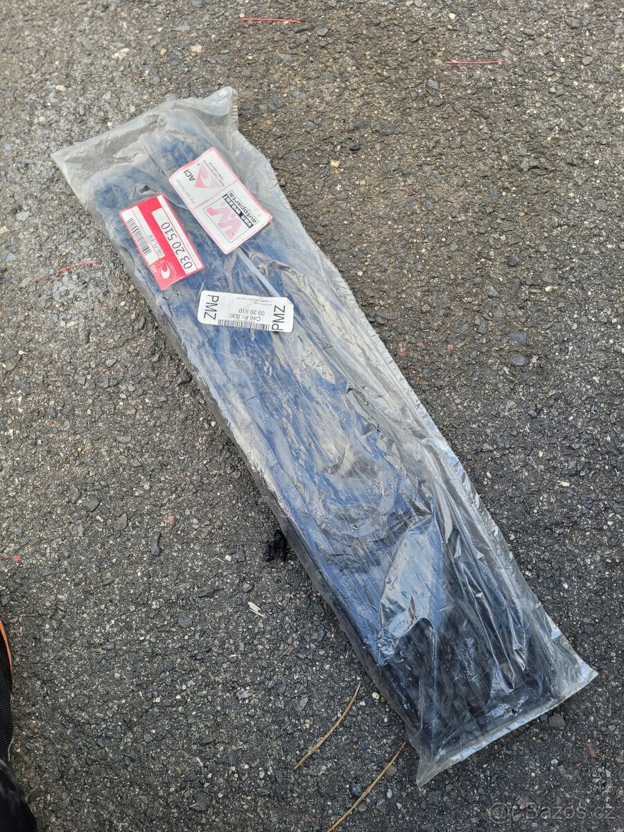 Audi 80 b3 maska nová