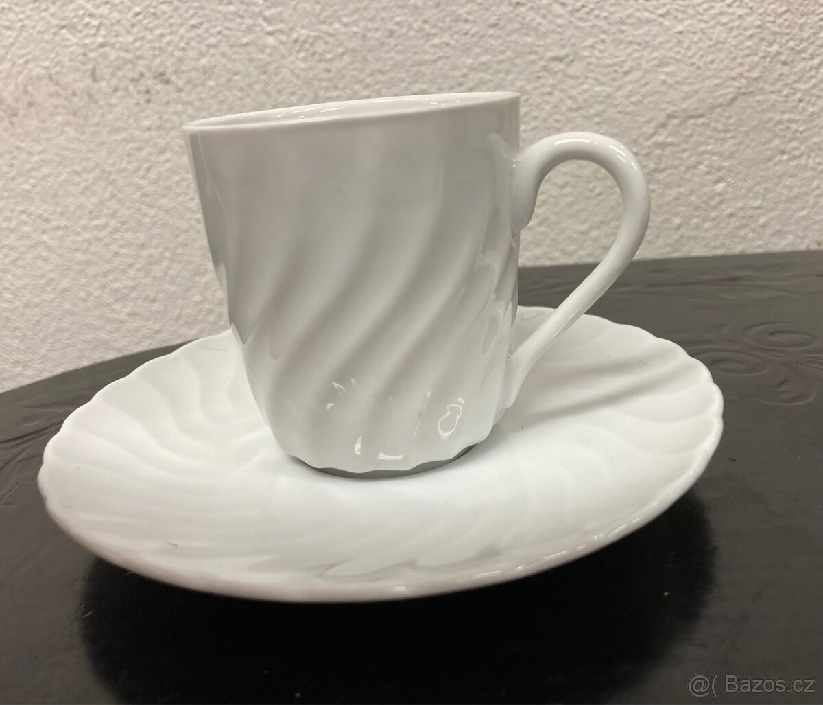 Bílý salek na espresso zn.Richard Ginori