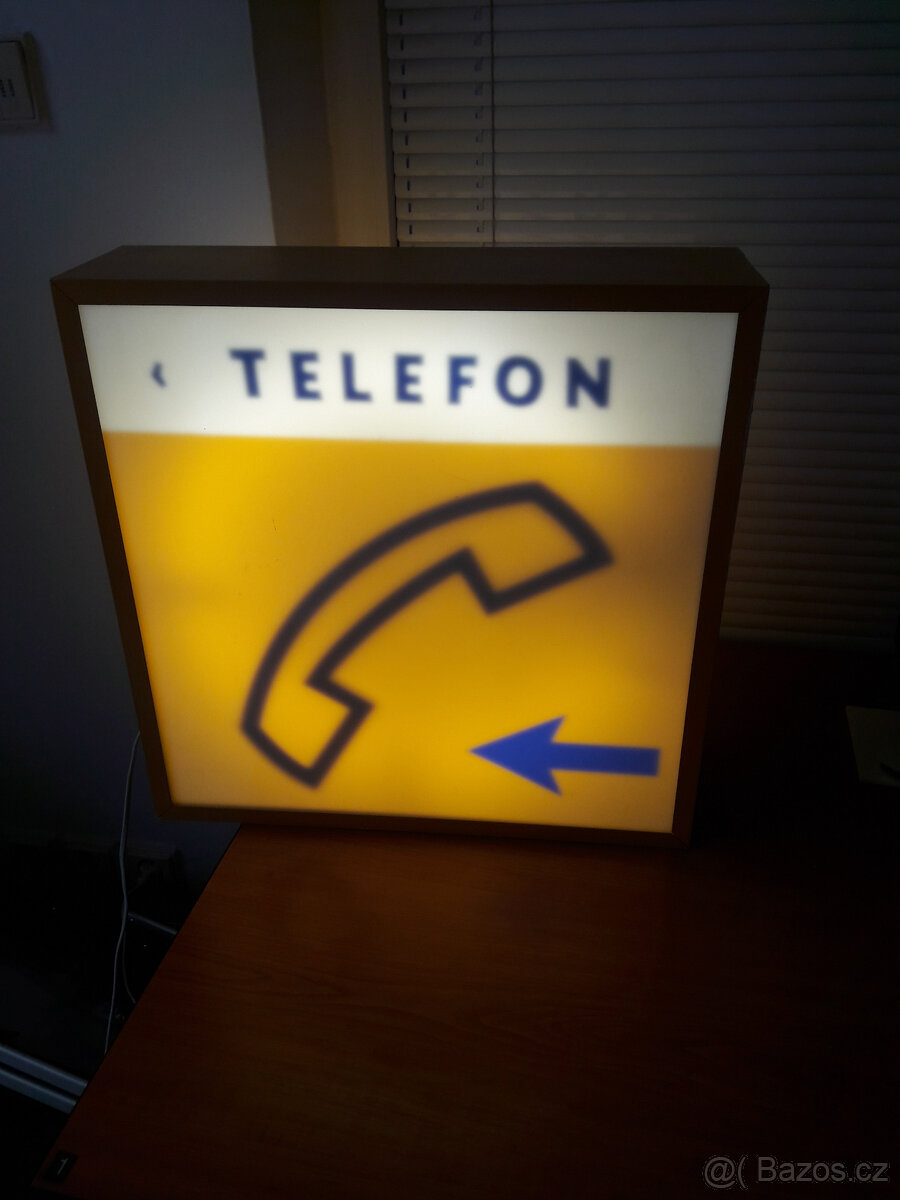 starobylý svítící reklamní telefonní poutač