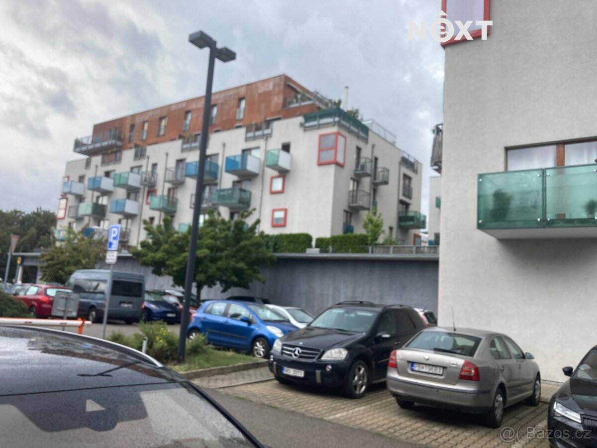 Pronájem ostatní Garážové stání, 12㎡