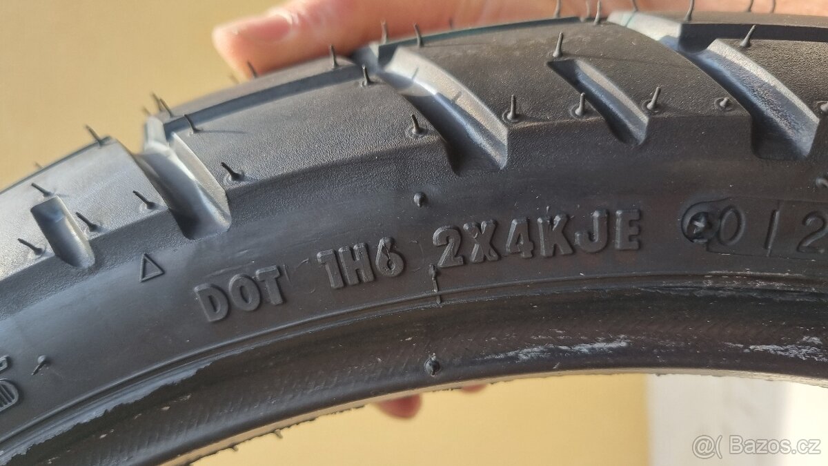 PNEU NA MOTORKU