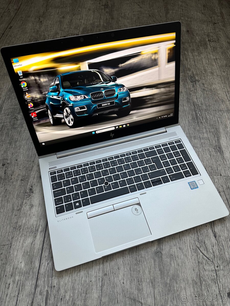 HP ELiTEBOOK v kovovém provedení v plné výbavě