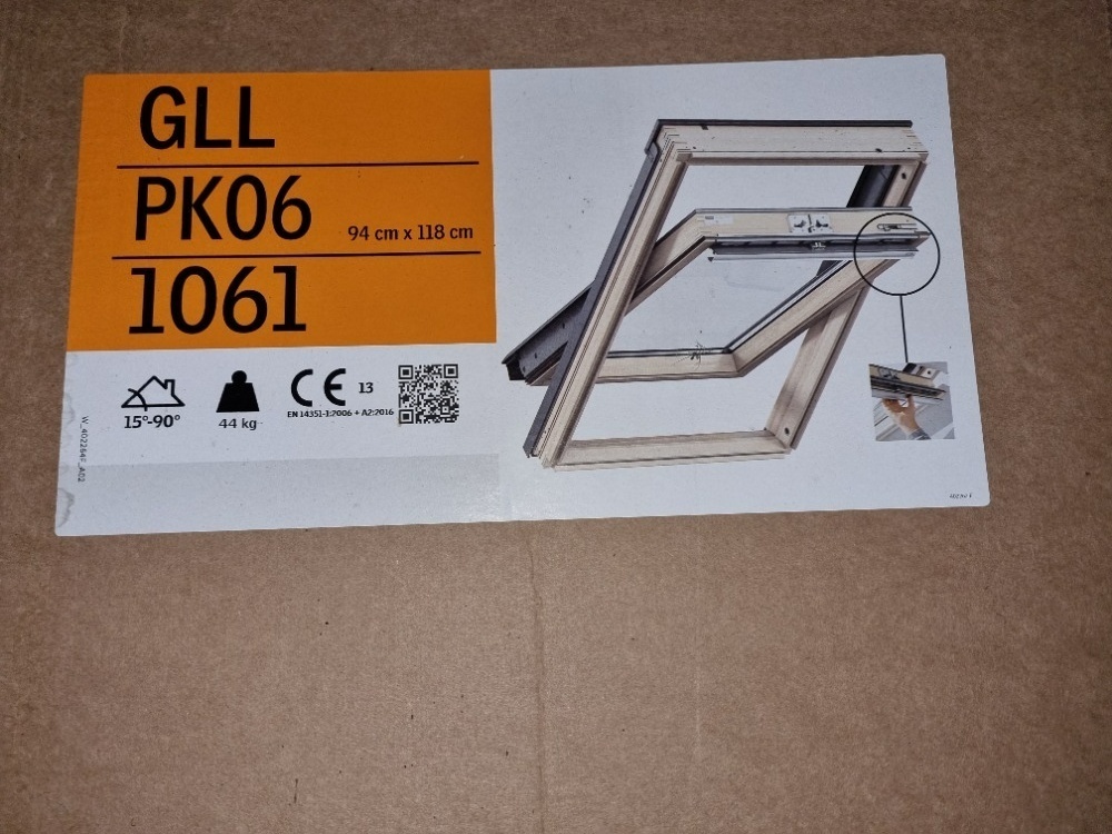nove Velux okno GLL 1061 PK06 a 2Ks starší okna 1ks NOVÉ