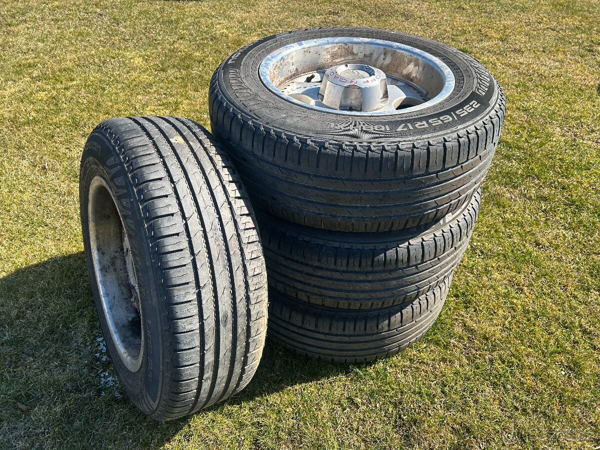 Kola Hyundai TERRACAN 235/65R17 108H XL Nokian