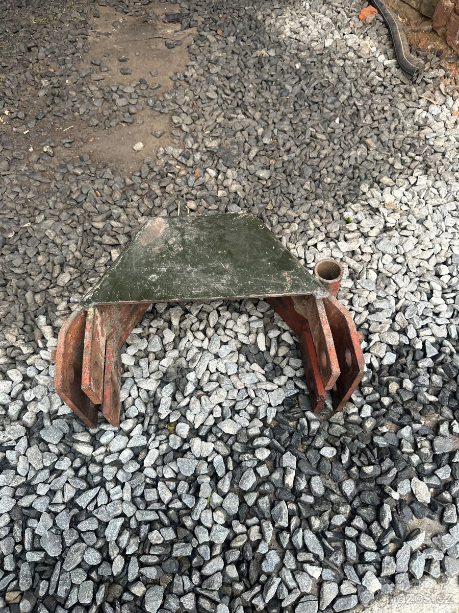 Prodám nosič závěsu zetor