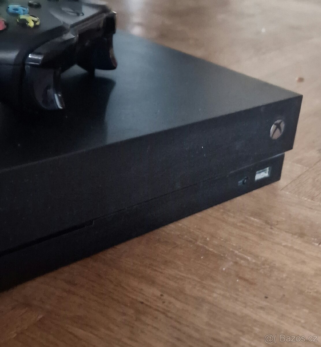 Xbox One X 1TB + 2 hry