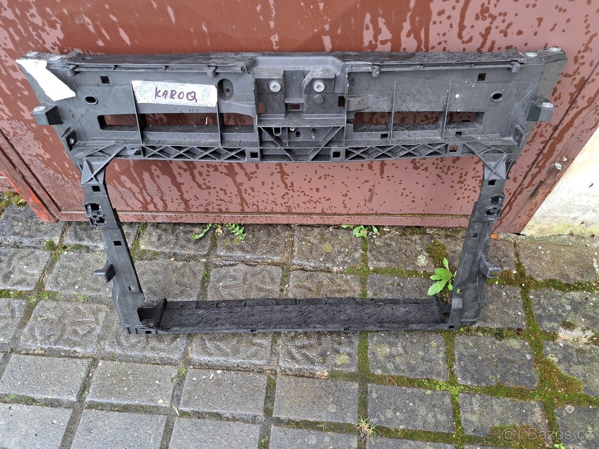 Škoda Karoq chladičovka, přední stěna.