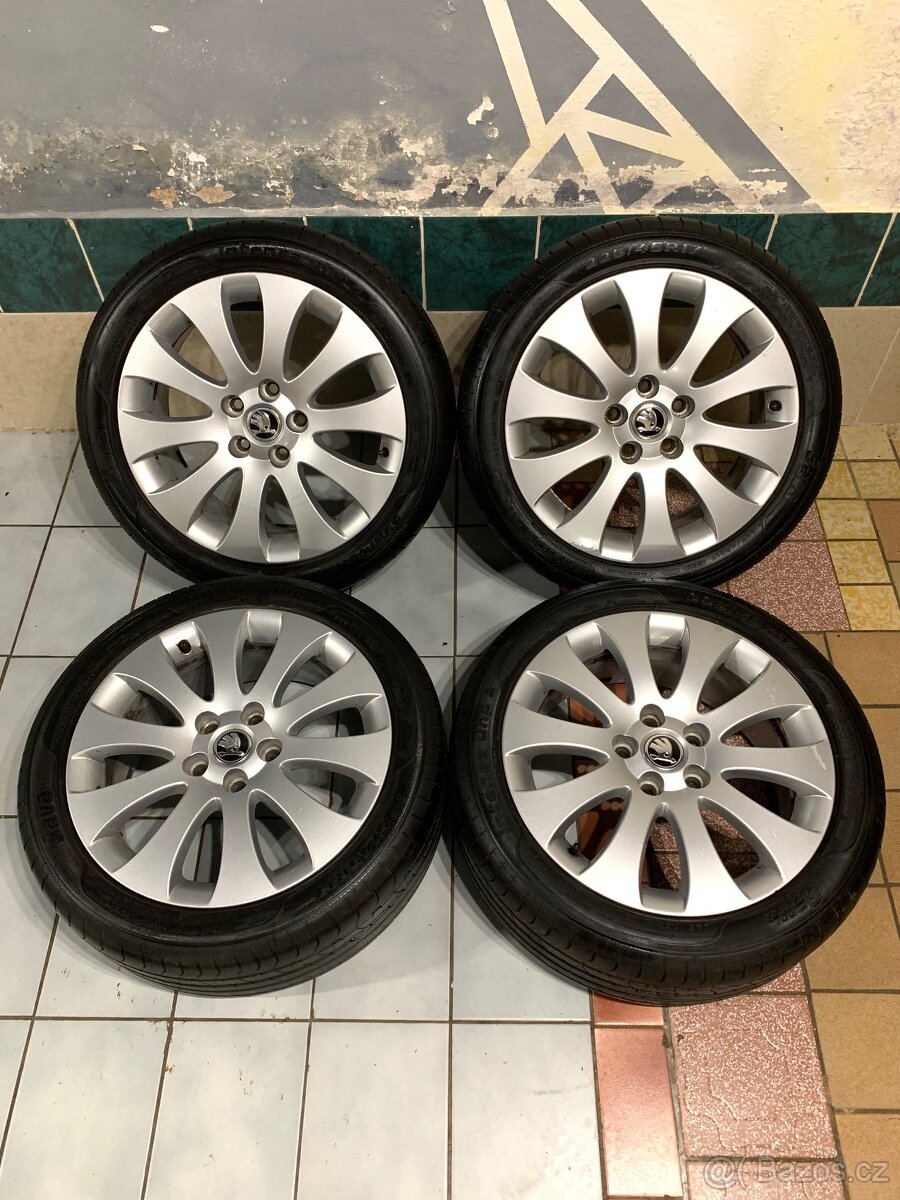 Alu kola Škoda R17 5X112 LETNÍ PNEU 225/45 R17 100% VZOREK