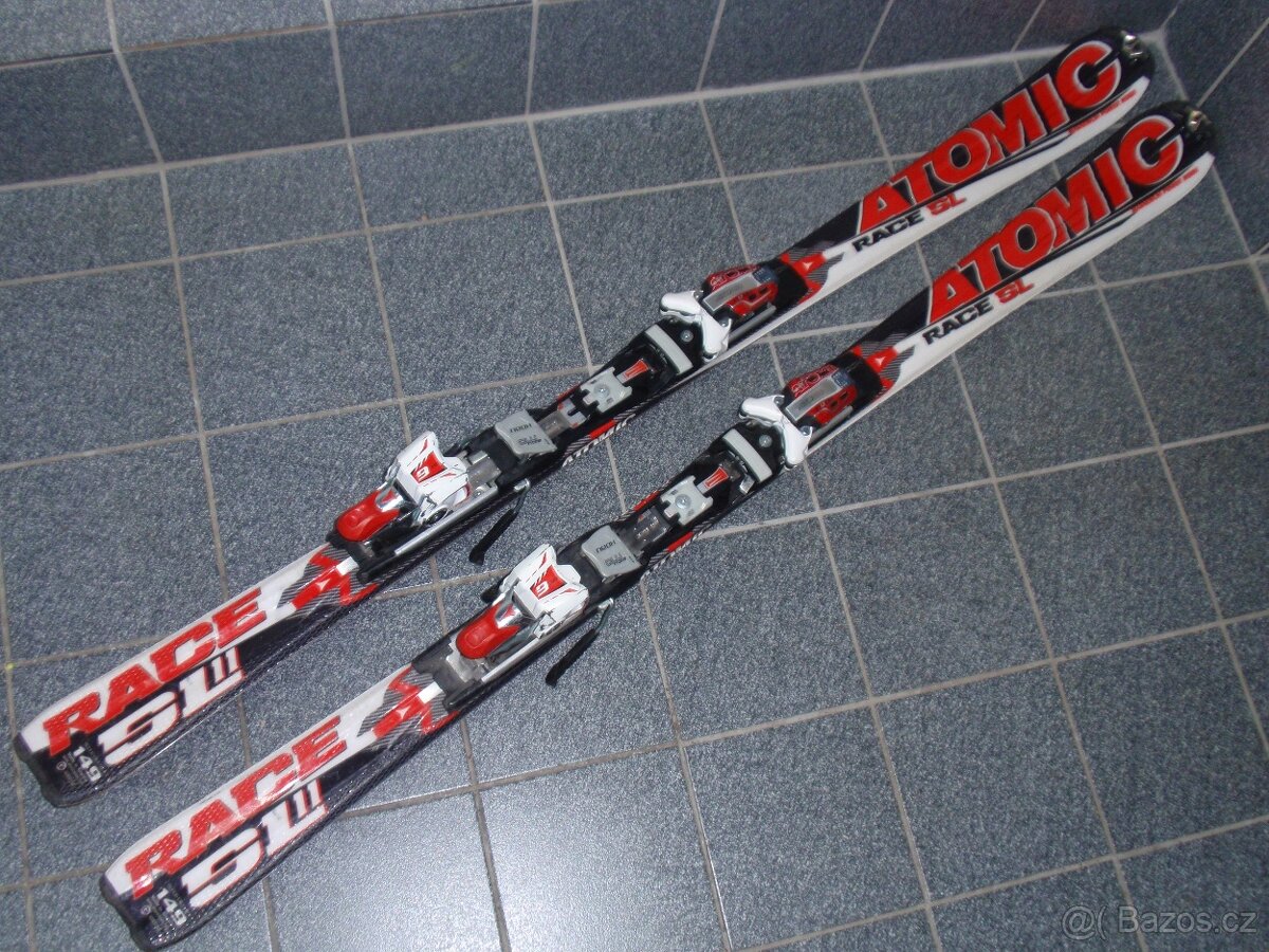 NASERVISOVANÉ LYŽE CARVY 149 CM ATOMIC RACE SL 11